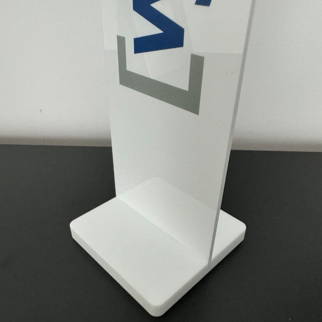Aufsteller aus ACRYLGLAS bei der Mittelrhein Druckerei